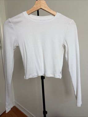 Aritzia TNA White Long Sleeve Crop Top Small